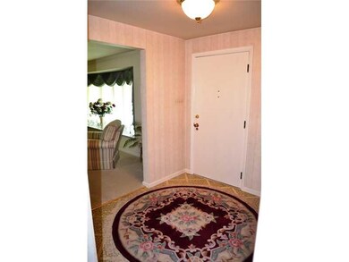 Entry/Foyer.