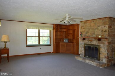 418 S Holliday St, Strasburg, VA 22657 - photo 5