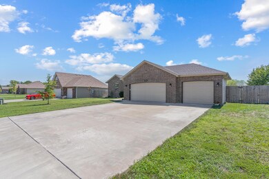 112 E Shawnee-3