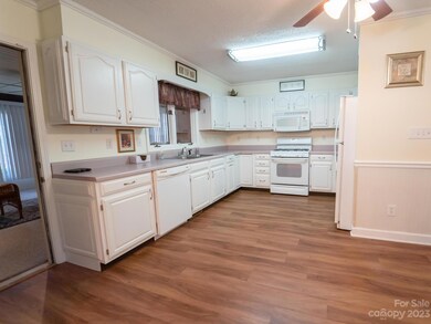 73 Chestnut Ln, Hendersonville, NC 28792 - photo 7