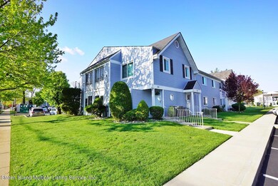 830 Rossville Ave, Staten Island, NY 10309 - photo 2