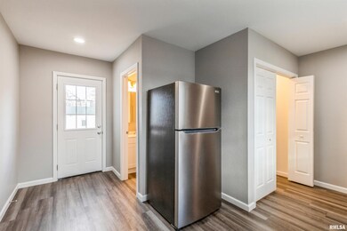 514 W 17th St, Davenport, IA 52803 - photo 6