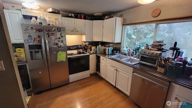 927 Clay Ave, Raymond, WA 98577 - photo 4