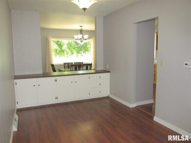 1837 W 36th St, Davenport, IA 52806 - photo 6