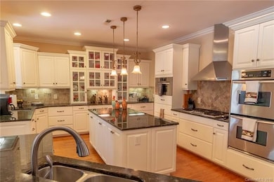 Gourmet kitchen