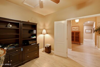 351 W Vinedo Ln, Tempe, AZ 85284 - photo 5