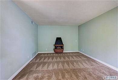 Cozy Fireplace, New Carpet, New Baseboards