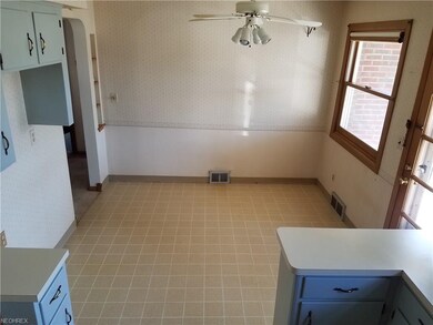 Eat-In Kitchen