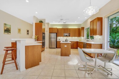 Kitchen & Breakfast Area