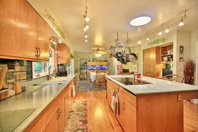 954 NE 9th St, Grants Pass, OR 97526 - photo 4