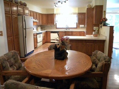 Kitchen & Dining 1