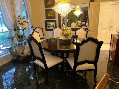 Formal dining room. Access to the kitchen for serv