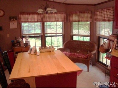 Kitchen & Breakfast area