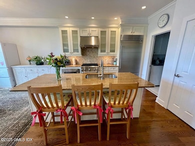 Kitchen & Island