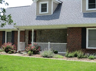 206 Manor House Ln, Frankfort, KY 40601 - photo 3