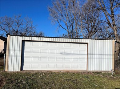 Detached garage