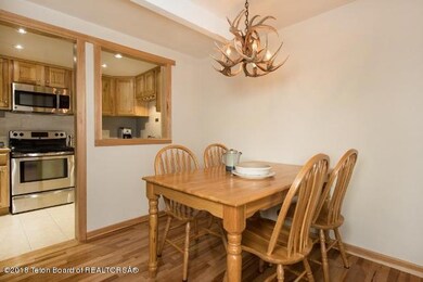 4. Dining (640x427)