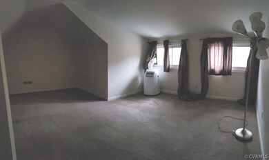 Huge 2nd floor. Multiple uses!