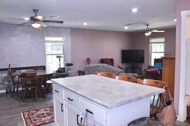 1005 N Osage St, Chouteau, OK 74337 - photo 7