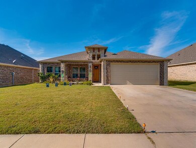 704 Oakmont Dr, Ennis, TX 75119 - photo 2