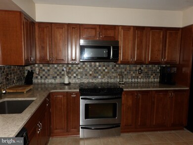 9326 Kendal Cir, Laurel, MD 20723 - photo 4