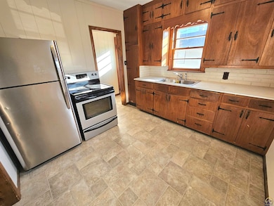 930 NE Kellam Ave, Topeka, KS 66616 - photo 6