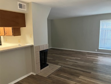 8048 Sands Point Dr unit C, Houston, TX 77036 - photo 3