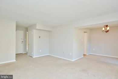 27 Canterbury Square unit 301, Alexandria, VA 22304 - photo 3