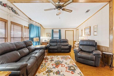 36639 Dina Dr, Zephyrhills, FL 33542 - photo 4