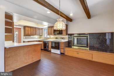 403 Troy Ct SE, Vienna, VA 22180 - photo 6