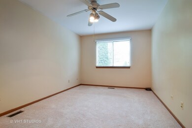 302 Newport Ln unit A1, Bartlett, IL 60103 - photo 4
