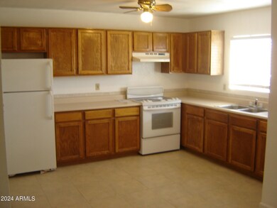 450 Palm Dr unit 4, Wickenburg, AZ 85390 - photo 2