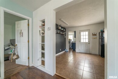 811 S Kickapoo St, Lincoln, IL 62656 - photo 6
