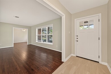 5211 Hummingbird St, Houston, TX 77035 - photo 6