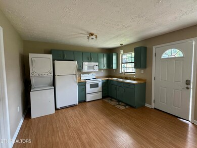183 Westmoreland St unit 3, Harrogate, TN 37752 - photo 2