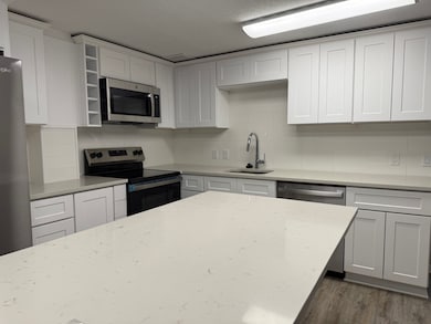 400 W Texas Ave unit 6, Baytown, TX 77520 - photo 4