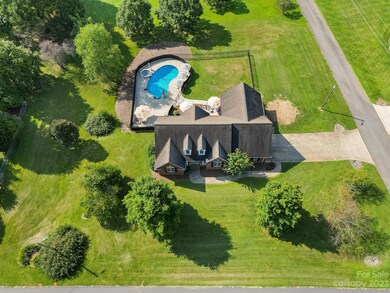 140 Wintergreen Cir, Statesville, NC 28677 - photo 2