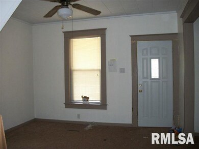 701 Davenport St, Lincoln, IL 62656 - photo 2