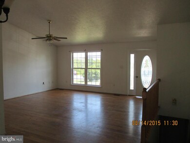 749 Fulton Dr, Strasburg, VA 22657 - photo 3