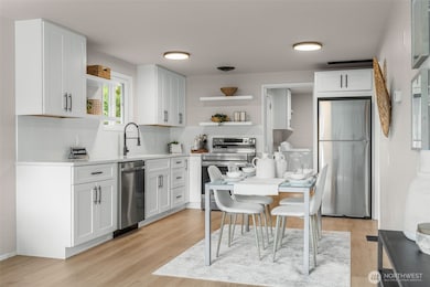 724 N 104th St, Seattle, WA 98133 - photo 2