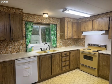 1125 3rd St NE, Bandon, OR 97411 - photo 4