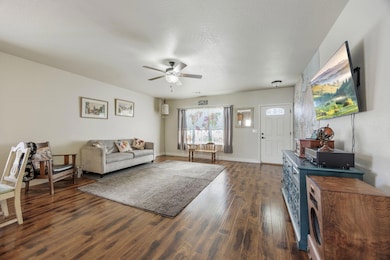 208 SW Blueberry Ln, Grants Pass, OR 97527 - photo 3