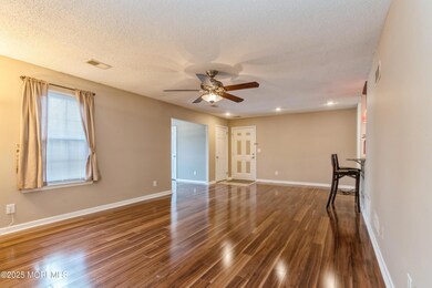 7-8 Seattle Ct unit 8, Freehold, NJ 07728 - photo 5