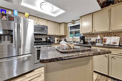 943 Crestbrook Dr, Houston, TX 77038 - photo 6