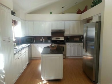 880 Brande Ct, Shalimar, FL 32579 - photo 2