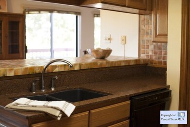 117 Oakridge Dr, San Marcos, TX 78666 - photo 4