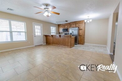 207 Deer Dr, Cache, OK 73527 - photo 4