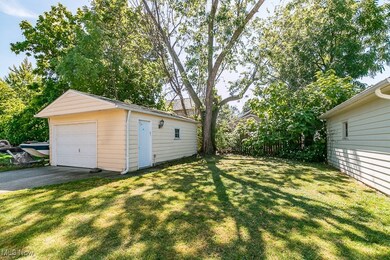 1900 Robindale St, Wickliffe, OH 44092 - photo 2