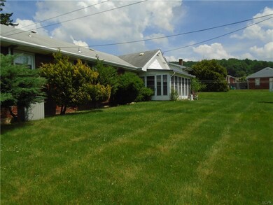 2318 S 3rd St, Allentown, PA 18103 - photo 6