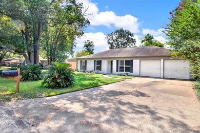 1605 Alta Vista Dr, Alvin, TX 77511 - photo 2